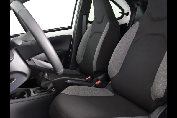 Toyota Aygo X VVT-i MT PLAY BLACK & WHITE 1e EIG GARANTIE 6-2034 CARPLAY NAVI.ADAPTIVE CRUISE.CAMERA