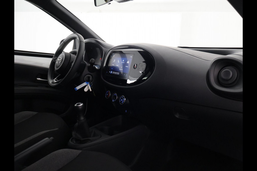 Toyota Aygo X VVT-i MT PLAY BLACK & WHITE 1e EIG GARANTIE 6-2034 CARPLAY NAVI.ADAPTIVE CRUISE.CAMERA