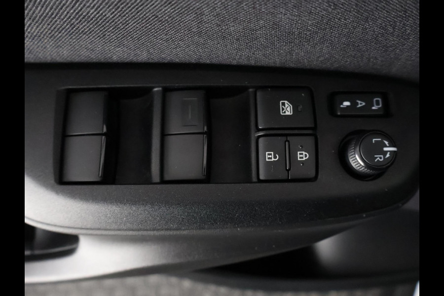 Toyota Yaris Cross 1.5 HYBRIDE DYNAMIC LUXERY BITONE GARANTIE 4-2034 * BLIND SPOT . NAVI.CAMERA. PDC V+A.