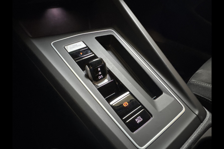 Volkswagen Golf 1.4 eHybrid 204PK DSG STYLE CAMERA/NAVI/STUURVERW.