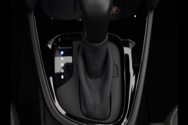 Toyota Yaris Cross 1.5 HYBRID DYNAMIC LUXERY BIJNA 2025 GARANT 12-'34 PDC V+A. BLIND SPOT. STUUR/STOELVERWARMING APPLE CARPLAY/ANDROID.