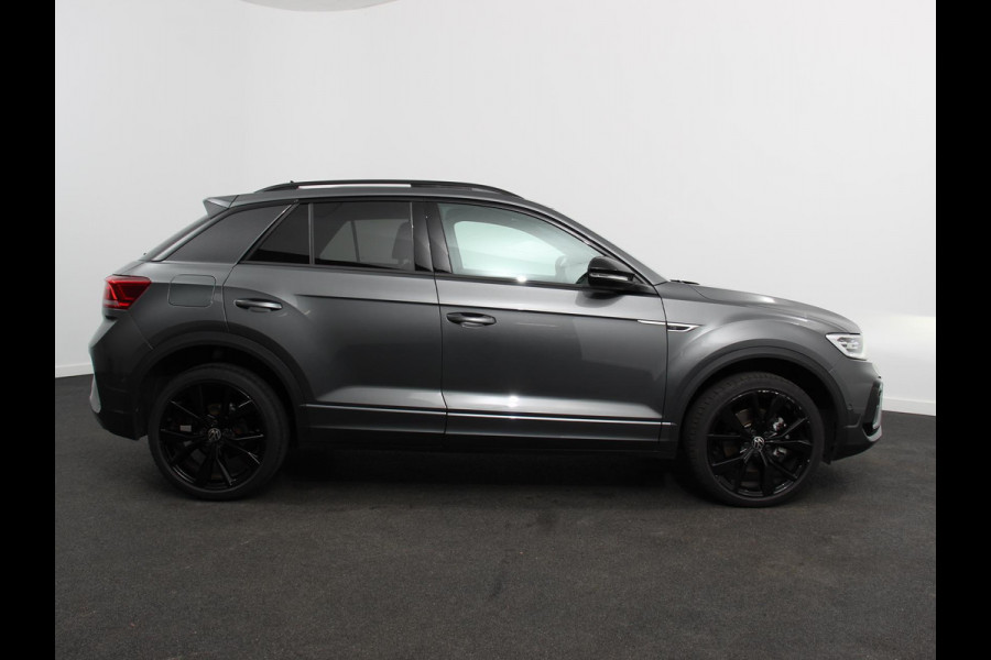 Volkswagen T-Roc 1.5 TSI DSG R-Line + Design pakket Black style | Panorama dak | Trekhaak | Navigatie | Apple Carplay/Android Auto | Climate control