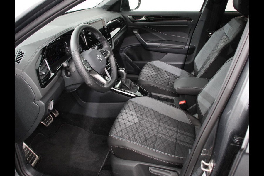 Volkswagen T-Roc 1.5 TSI DSG R-Line + Design pakket Black style | Panorama dak | Trekhaak | Navigatie | Apple Carplay/Android Auto | Climate control
