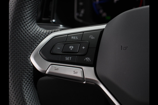 Volkswagen T-Roc 1.5 TSI DSG R-Line + Design pakket Black style | Panorama dak | Trekhaak | Navigatie | Apple Carplay/Android Auto | Climate control