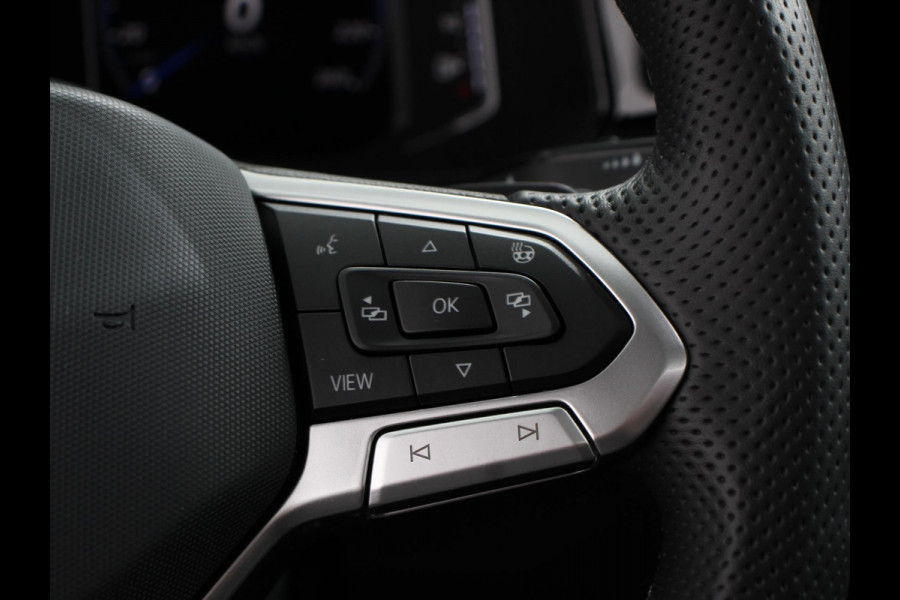 Volkswagen T-Roc 1.5 TSI DSG R-Line + Design pakket Black style | Panorama dak | Trekhaak | Navigatie | Apple Carplay/Android Auto | Climate control