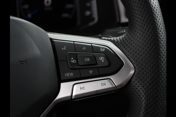 Volkswagen T-Roc 1.5 TSI DSG R-Line + Design pakket Black style | Panorama dak | Trekhaak | Navigatie | Apple Carplay/Android Auto | Climate control