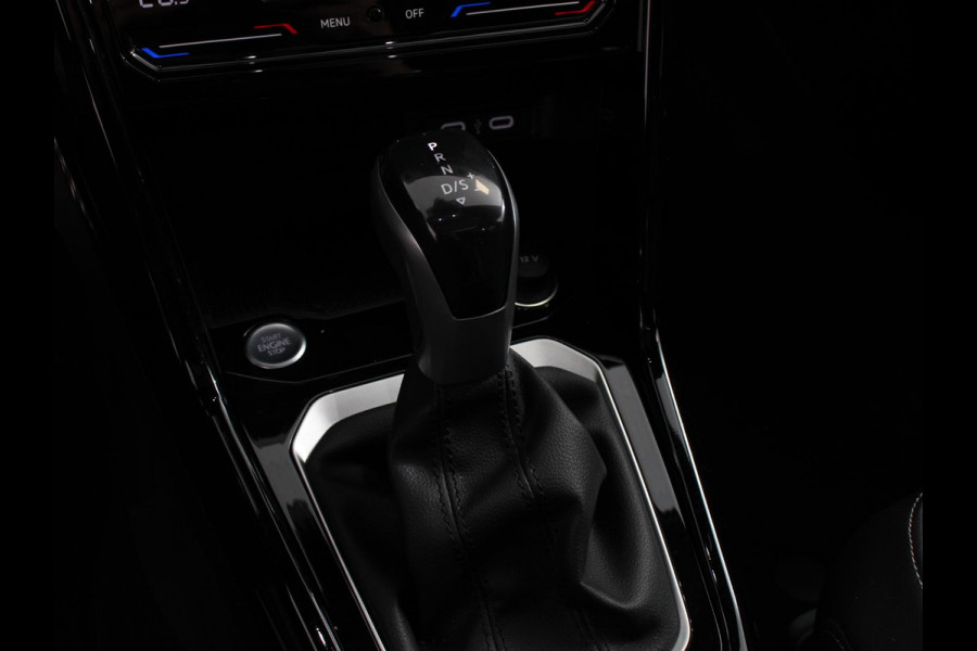 Volkswagen T-Roc 1.5 TSI DSG R-Line + Design pakket Black style | Panorama dak | Trekhaak | Navigatie | Apple Carplay/Android Auto | Climate control