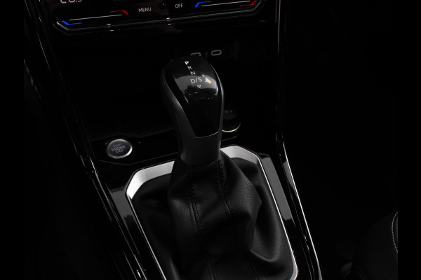 Volkswagen T-Roc 1.5 TSI DSG R-Line + Design pakket Black style | Panorama dak | Trekhaak | Navigatie | Apple Carplay/Android Auto | Climate control