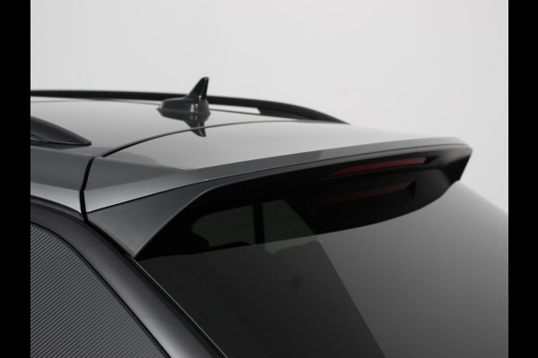 Volkswagen T-Roc 1.5 TSI DSG R-Line + Design pakket Black style | Panorama dak | Trekhaak | Navigatie | Apple Carplay/Android Auto | Climate control