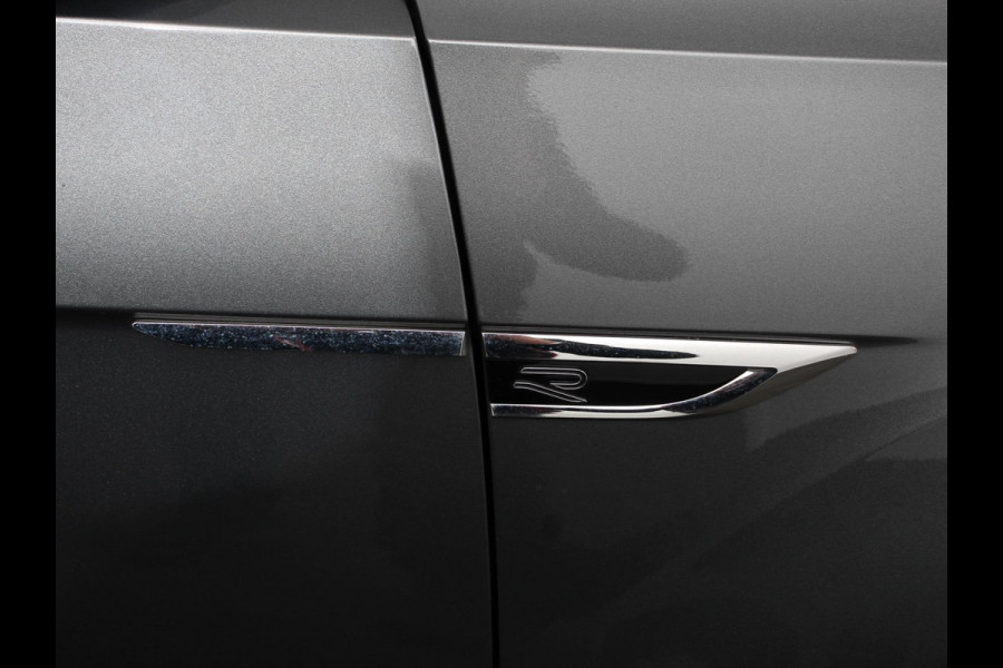 Volkswagen T-Roc 1.5 TSI DSG R-Line + Design pakket Black style | Panorama dak | Trekhaak | Navigatie | Apple Carplay/Android Auto | Climate control