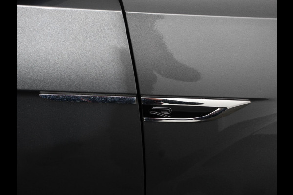 Volkswagen T-Roc 1.5 TSI DSG R-Line + Design pakket Black style | Panorama dak | Trekhaak | Navigatie | Apple Carplay/Android Auto | Climate control