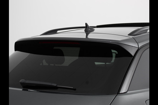 Volkswagen T-Roc 1.5 TSI DSG R-Line + Design pakket Black style | Panorama dak | Trekhaak | Navigatie | Apple Carplay/Android Auto | Climate control