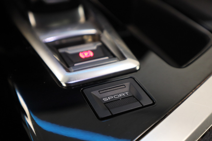 Peugeot 3008 1.2 PureTech GT Line Cruise/Climate Pano Automaat