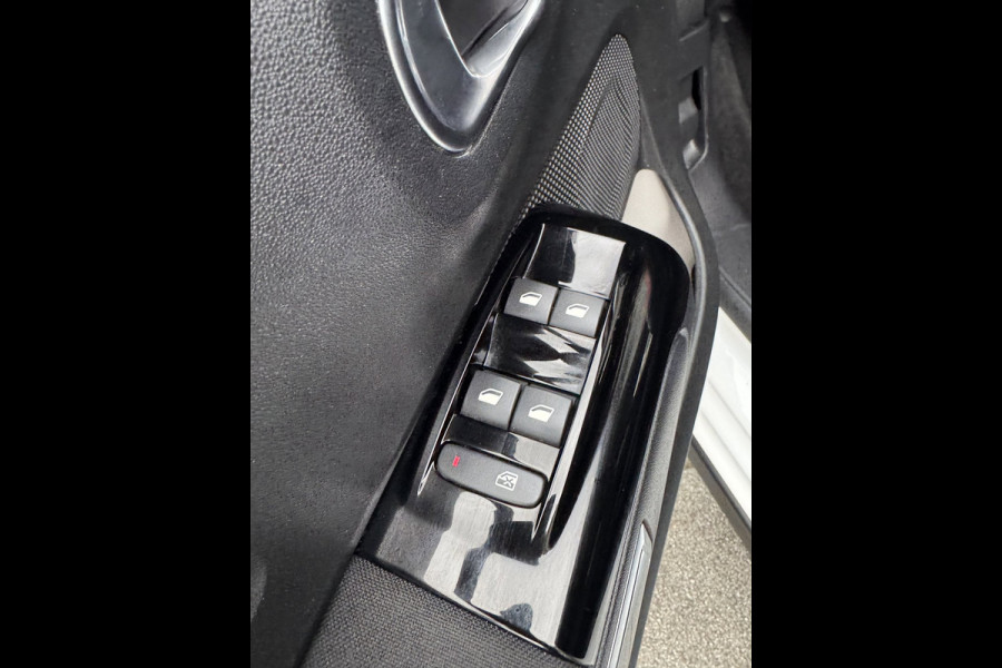 Citroën C3 1.2 PureTech Feel - Navigatie / Apple CarPlay I Airco I LED I PDC I 41.000 KM - Dealer onderhouden