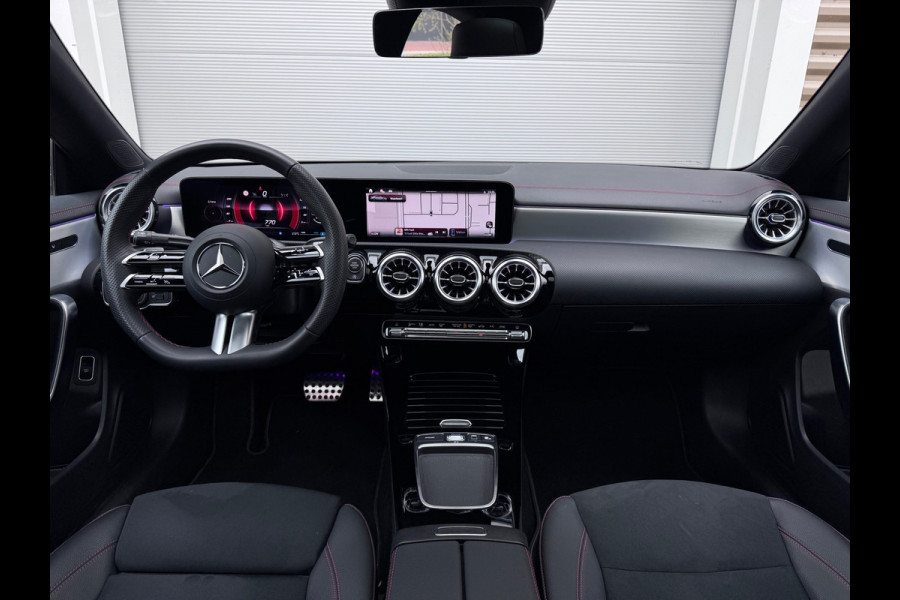 Mercedes-Benz CLA-Klasse 180 AMG Line 45s Pano/Camera/Sfeer/Keyless