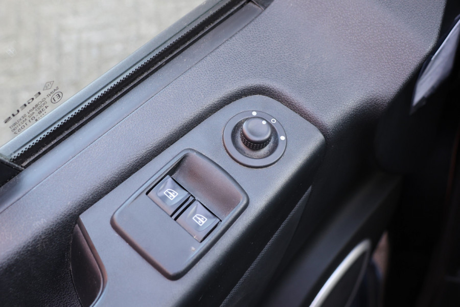 Opel Vivaro 1.6 CDTI L2H1 DC Irmscher 108/200 | Marge | BTW / BPM Vrij | Dubbel cabine | 5-Zitter | Camera | Navigatie | Stoelverwarming | Trekhaak | Alcantara | Nieuwe APK | NAP Logisch | Dealer onderhouden