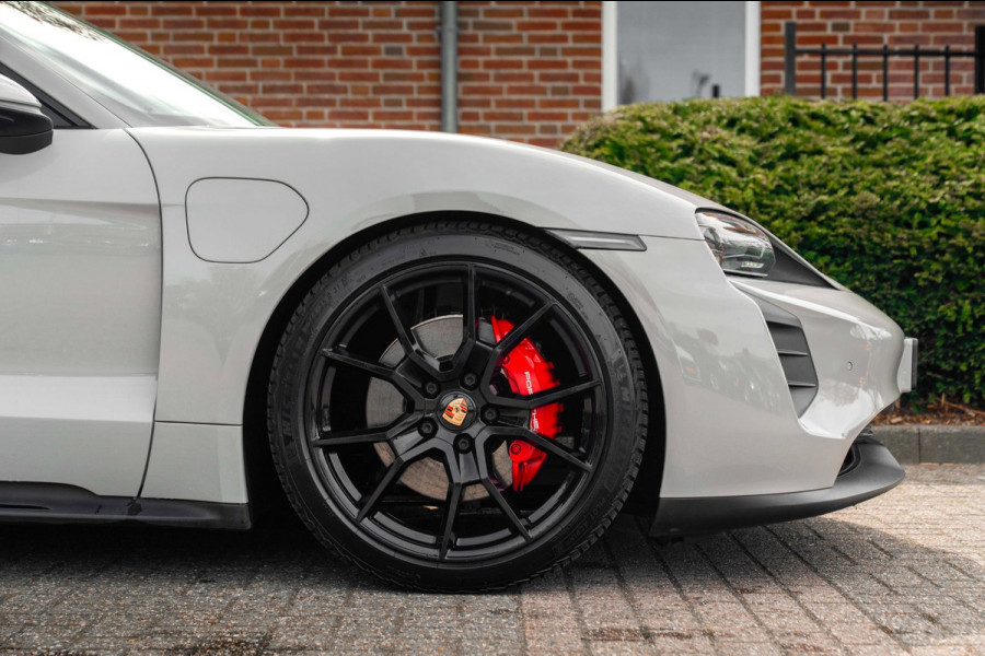 Porsche Taycan Sport Turismo | Krijt grijs | Pano | Sport design | Luchtvering | 21'' GTS
