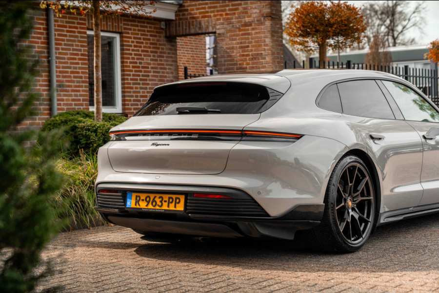 Porsche Taycan Sport Turismo | Krijt grijs | Pano | Sport design | Luchtvering | 21'' GTS