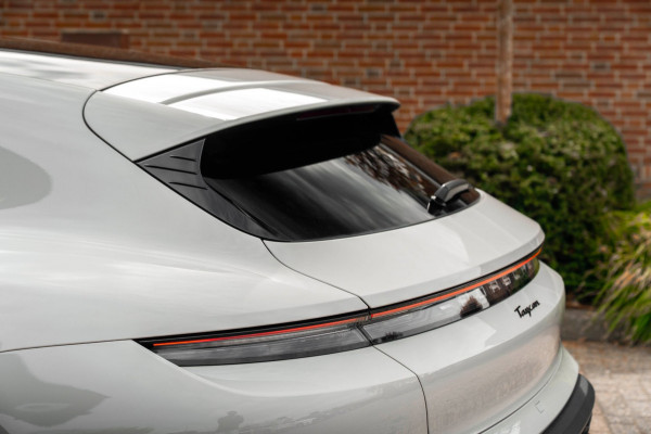 Porsche Taycan Sport Turismo | Krijt grijs | Pano | Sport design | Luchtvering | 21'' GTS