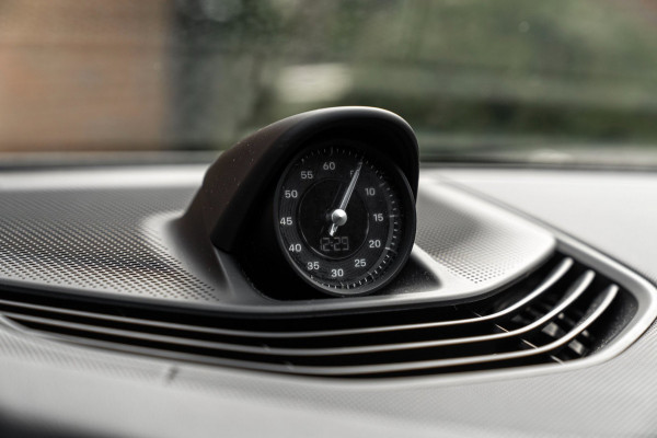 Porsche Taycan Sport Turismo | Krijt grijs | Pano | Sport design | Luchtvering | 21'' GTS