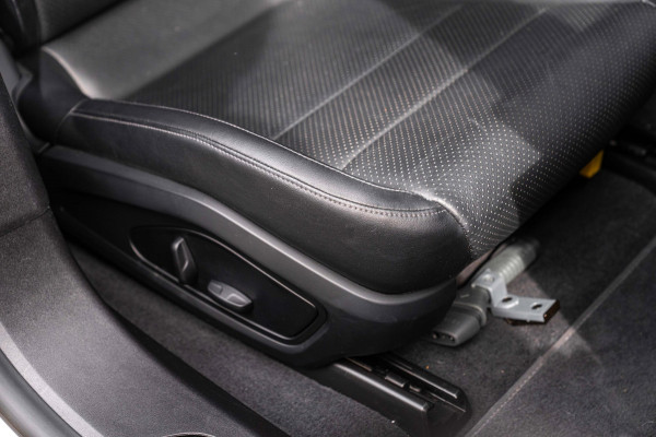 Porsche Taycan Sport Turismo | Krijt grijs | Pano | Sport design | Luchtvering | 21'' GTS