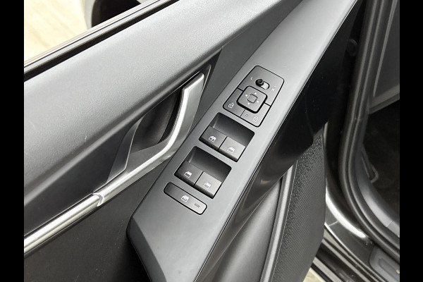 Kia Niro EV 64.8 KWh / Nieuw model / SOH 100% Light Edition / Cruise-Adaptief / Navi Full Map / Apple Carplay / Airconditioning Fabrieksgarantie