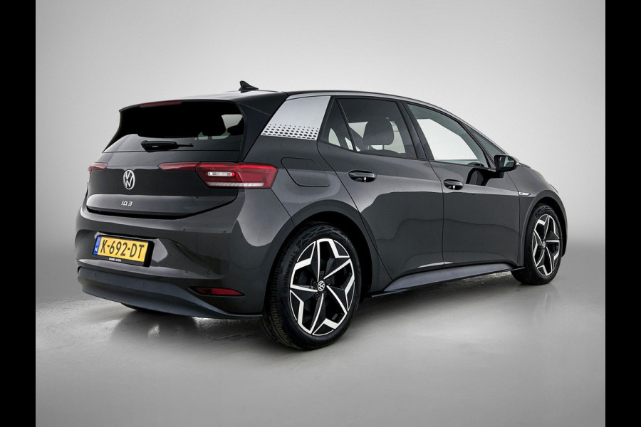 Volkswagen ID.3 First Plus 58 kWh / Trekhaak / Pdc+Camera / Xenon / Airco-ecc / Radio multimedia / Navigatie / Apk 12-2026