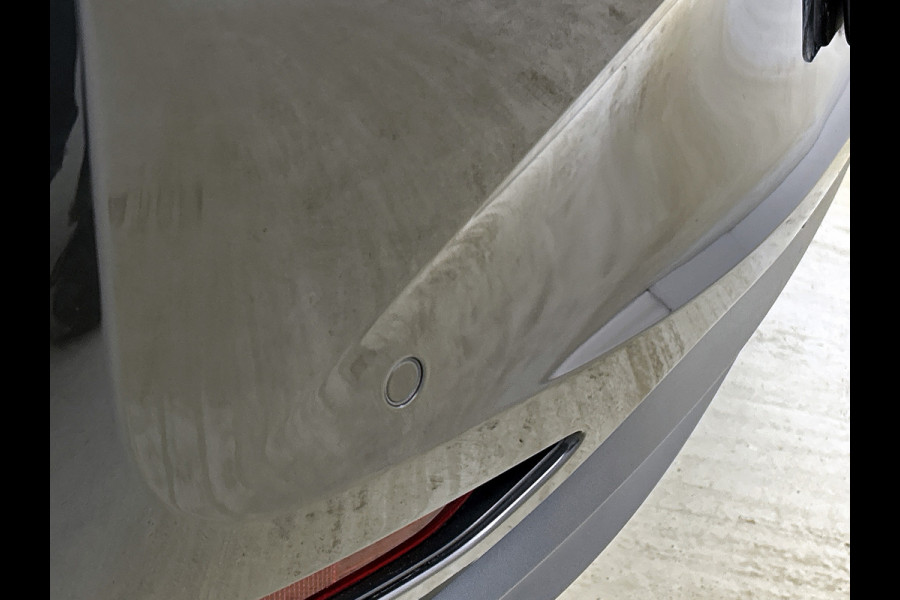 Volkswagen ID.3 First Plus 58 kWh / Trekhaak / Pdc+Camera / Xenon / Airco-ecc / Radio multimedia / Navigatie / Apk 12-2026