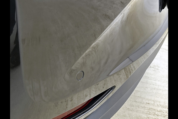 Volkswagen ID.3 First Plus 58 kWh / Trekhaak / Pdc+Camera / Xenon / Airco-ecc / Radio multimedia / Navigatie / Apk 12-2026