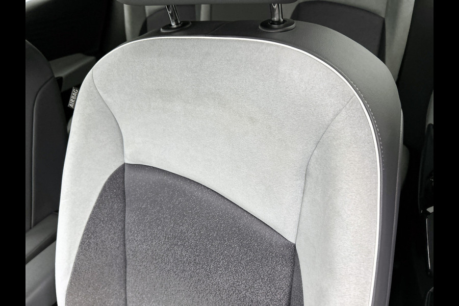 Volkswagen ID.3 First Plus 58 kWh / Trekhaak / Pdc+Camera / Xenon / Airco-ecc / Radio multimedia / Navigatie / Apk 12-2026