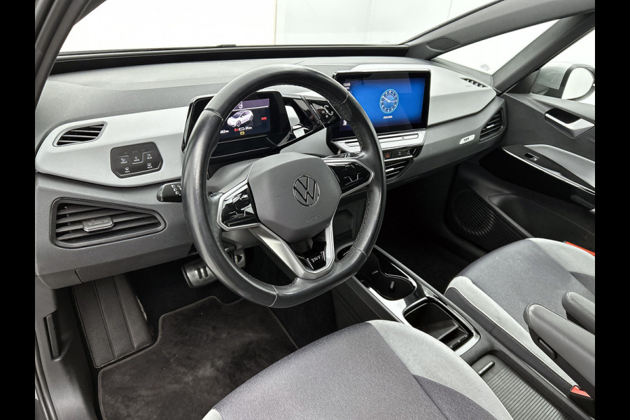 Volkswagen ID.3 First Plus 58 kWh / Trekhaak / Pdc+Camera / Xenon / Airco-ecc / Radio multimedia / Navigatie / Apk 12-2026