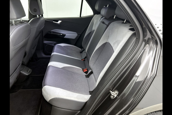 Volkswagen ID.3 First Plus 58 kWh / Trekhaak / Pdc+Camera / Xenon / Airco-ecc / Radio multimedia / Navigatie / Apk 12-2026