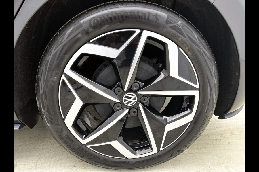 Volkswagen ID.3 First Plus 58 kWh / Trekhaak / Pdc+Camera / Xenon / Airco-ecc / Radio multimedia / Navigatie / Apk 12-2026