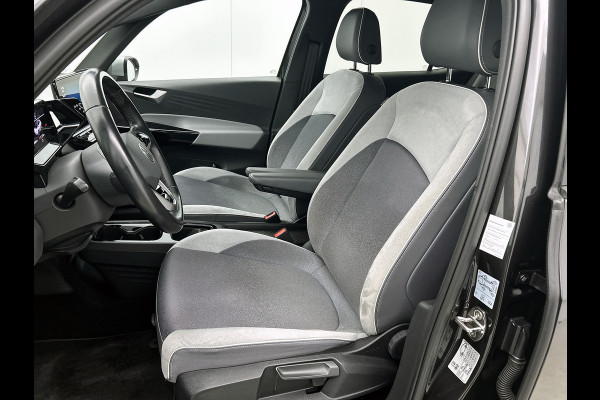 Volkswagen ID.3 First Plus 58 kWh / Trekhaak / Pdc+Camera / Xenon / Airco-ecc / Radio multimedia / Navigatie / Apk 12-2026