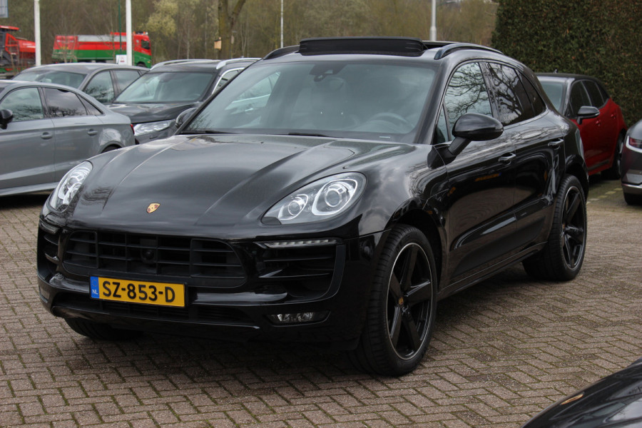 Porsche Macan 2.0 / NL Auto / Dealer onderhouden / Panoramadak / Camera / Luchtvering / Sportdesign+Chrono / 21'' / Adaptieve stoelen / CarPlay / Bose / DAB / Stoelverwarming / ACC