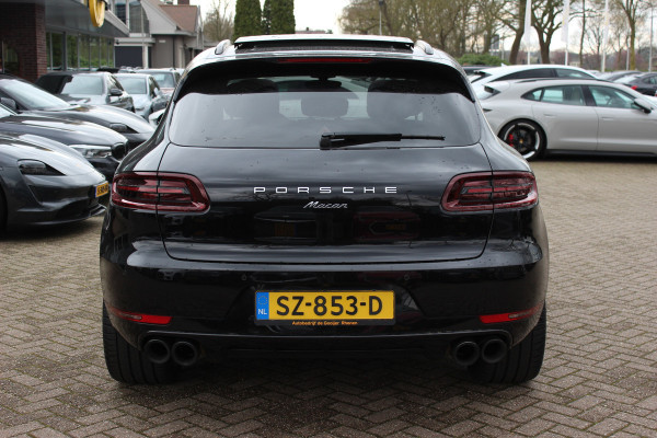 Porsche Macan 2.0 / NL Auto / Dealer onderhouden / Panoramadak / Camera / Luchtvering / Sportdesign+Chrono / 21'' / Adaptieve stoelen / CarPlay / Bose / DAB / Stoelverwarming / ACC