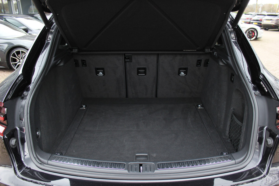 Porsche Macan 2.0 / NL Auto / Dealer onderhouden / Panoramadak / Camera / Luchtvering / Sportdesign+Chrono / 21'' / Adaptieve stoelen / CarPlay / Bose / DAB / Stoelverwarming / ACC