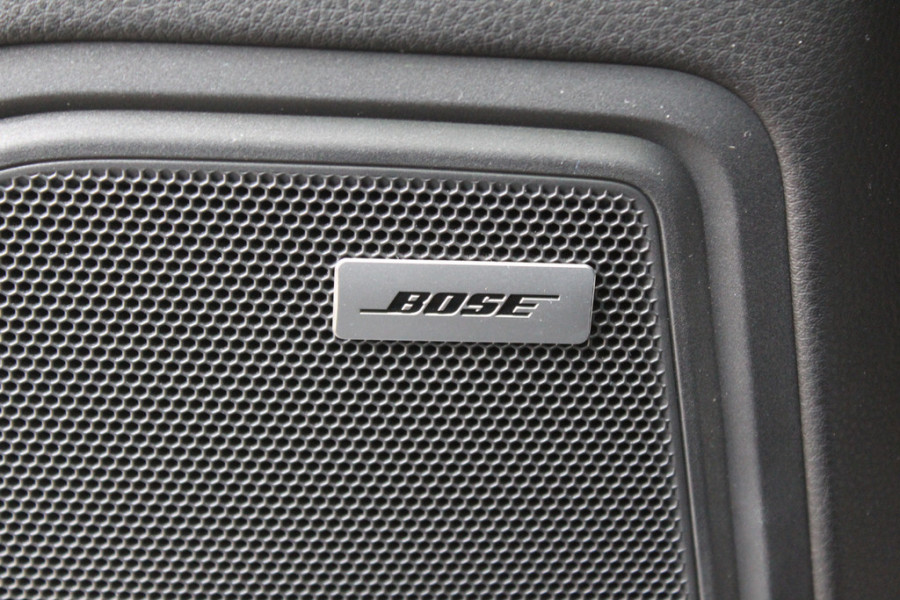 Porsche Macan 2.0 / NL Auto / Dealer onderhouden / Panoramadak / Camera / Luchtvering / Sportdesign+Chrono / 21'' / Adaptieve stoelen / CarPlay / Bose / DAB / Stoelverwarming / ACC