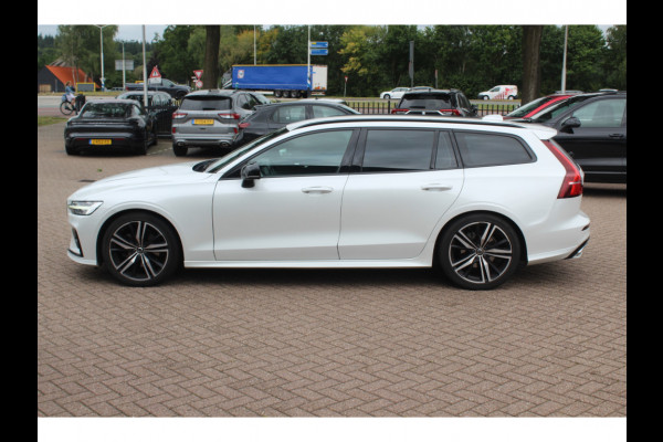 Volvo V60 2.0 T5 R-Design / Trekhaak / Panoramadak / Camera / Leder / Harman Kardon / 20'' / Keyless / CarPlay / Stuurverwarming / Stoelverwarming 4x / DAB / Dodehoek / Cruise Control