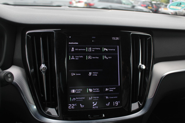 Volvo V60 2.0 T5 R-Design / Trekhaak / Panoramadak / Camera / Leder / Harman Kardon / 20'' / Keyless / CarPlay / Stuurverwarming / Stoelverwarming 4x / DAB / Dodehoek / Cruise Control