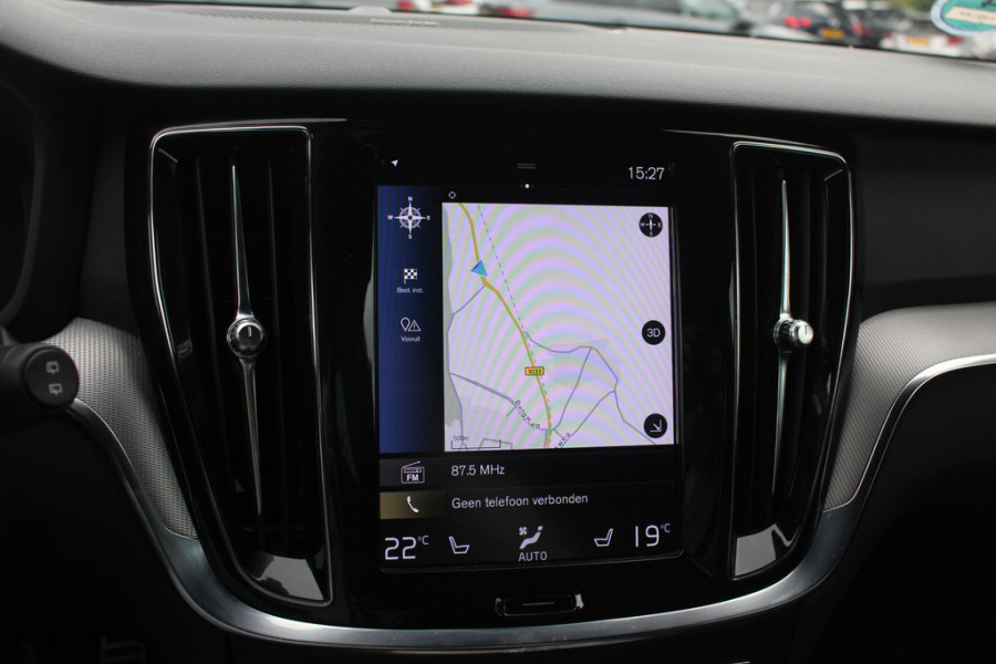 Volvo V60 2.0 T5 R-Design / Trekhaak / Panoramadak / Camera / Leder / Harman Kardon / 20'' / Keyless / CarPlay / Stuurverwarming / Stoelverwarming 4x / DAB / Dodehoek / Cruise Control