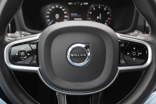 Volvo V60 2.0 T5 R-Design / Trekhaak / Panoramadak / Camera / Leder / Harman Kardon / 20'' / Keyless / CarPlay / Stuurverwarming / Stoelverwarming 4x / DAB / Dodehoek / Cruise Control