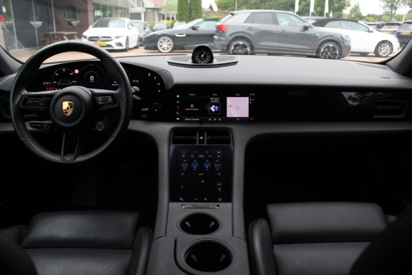 Porsche Taycan Performance 84 kWh / Panoramadak / 360Camera / Luchtvering / Sportchrono / 21'' / Bose / Keyless / Adaptieve Stoelen / Stuur+Stoelverwarming / Dodehoek / DAB / ACC