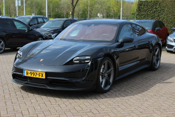 Porsche Taycan Performance 84 kWh / Panoramadak / 360Camera / Luchtvering / Sportchrono / 21'' / Bose / Keyless / Adaptieve Stoelen / Stuur+Stoelverwarming / Dodehoek / DAB / ACC