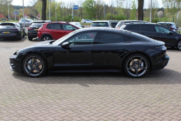 Porsche Taycan Performance 84 kWh / Panoramadak / 360Camera / Luchtvering / Sportchrono / 21'' / Bose / Keyless / Adaptieve Stoelen / Stuur+Stoelverwarming / Dodehoek / DAB / ACC