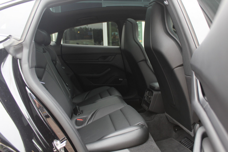 Porsche Taycan Performance 84 kWh / Panoramadak / 360Camera / Luchtvering / Sportchrono / 21'' / Bose / Keyless / Adaptieve Stoelen / Stuur+Stoelverwarming / Dodehoek / DAB / ACC