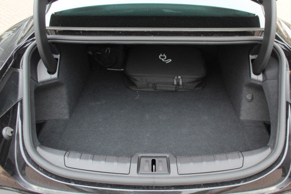 Porsche Taycan Performance 84 kWh / Panoramadak / 360Camera / Luchtvering / Sportchrono / 21'' / Bose / Keyless / Adaptieve Stoelen / Stuur+Stoelverwarming / Dodehoek / DAB / ACC