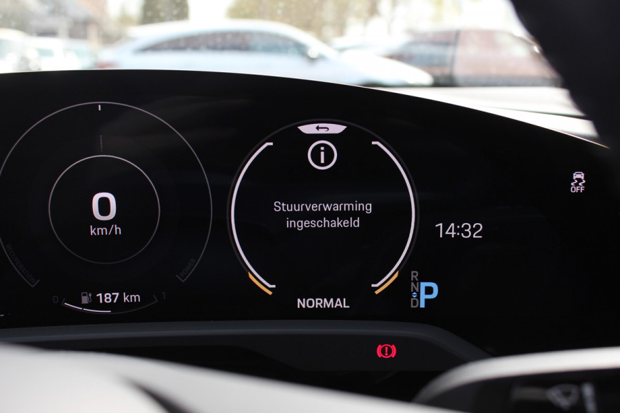 Porsche Taycan Performance 84 kWh / Panoramadak / 360Camera / Luchtvering / Sportchrono / 21'' / Bose / Keyless / Adaptieve Stoelen / Stuur+Stoelverwarming / Dodehoek / DAB / ACC