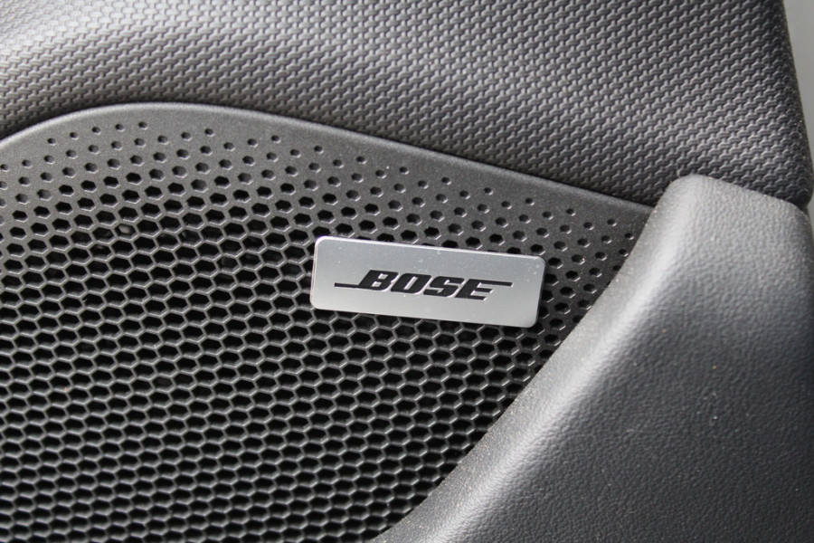 Porsche Taycan Performance 84 kWh / Panoramadak / 360Camera / Luchtvering / Sportchrono / 21'' / Bose / Keyless / Adaptieve Stoelen / Stuur+Stoelverwarming / Dodehoek / DAB / ACC