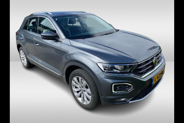 Volkswagen T-Roc 1.5 TSI Sport / Trekhaak / Camera / Virtual Cockpit / Keyless / 17'' / CarPlay / Stuur+Stoelverwarming / DAB / ACC